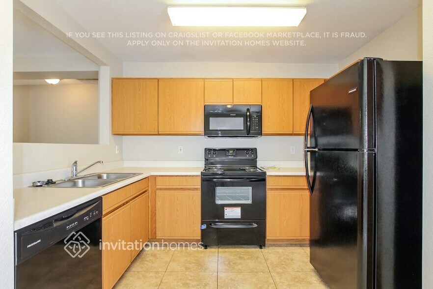 Building Photo - 11542 W Flores Dr