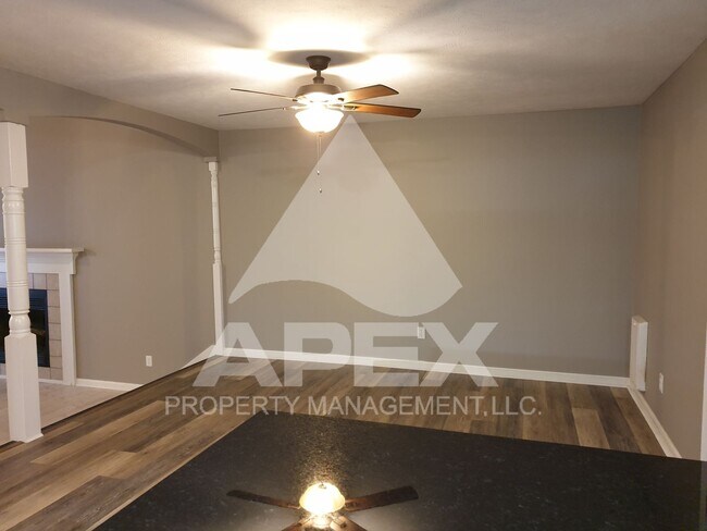 Building Photo - Beautiful 3 Bd 2.5 Ba Single Family Home in West Knoxville!!