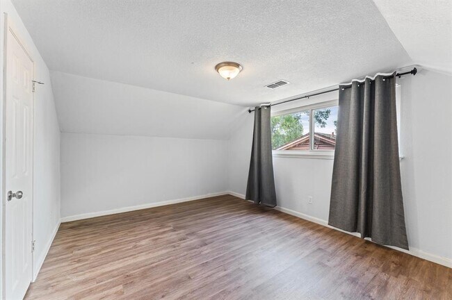 Building Photo - 427 Whitecap Dr