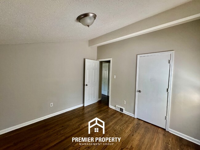 Building Photo - 3BR/2BA Memphis Rental with Hardwood Floors & Open Kitchen Layout