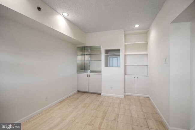 Building Photo - 6072 Main St