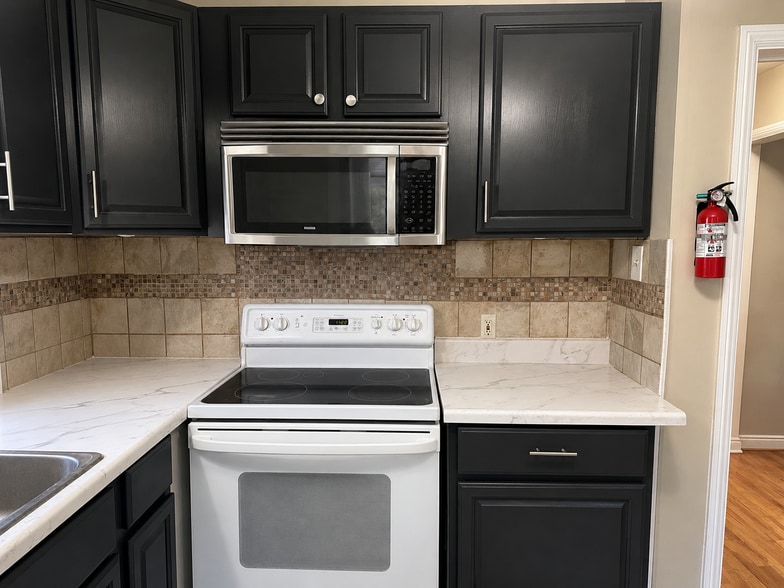 Building Photo - 2064 Reo Ave