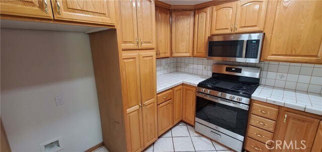 Building Photo - 15038 Hiawatha St