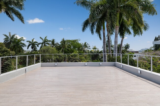 Building Photo - 1379 N Venetian Way