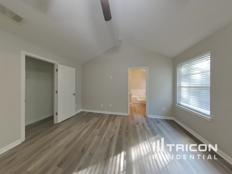 Building Photo - 308 Hidden Creek Ln