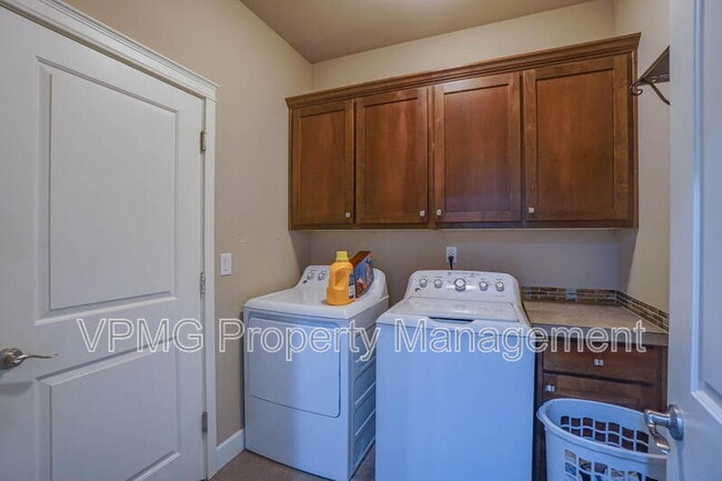 Building Photo - 12114 NW 41st Ave