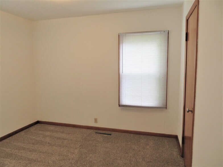 Building Photo - 2317 S Henry St