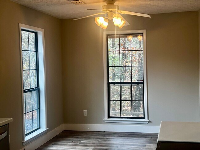 Building Photo - 95 Oakwood Dr