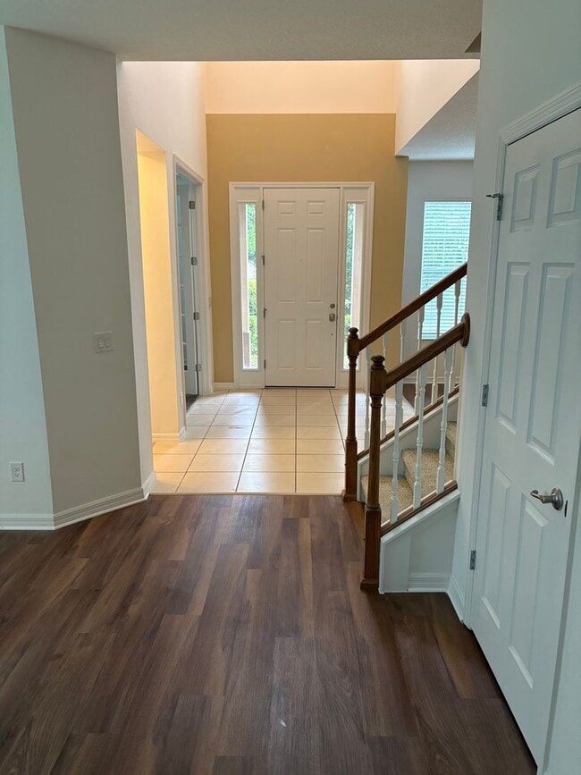 Building Photo - IMMEDIATE OCCUPANCY !!! LARGE// 5 Bedroom ...