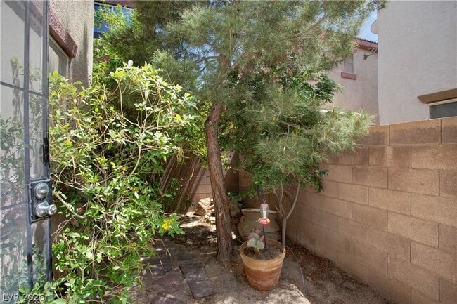 Building Photo - 8575 Nature Scene Dr