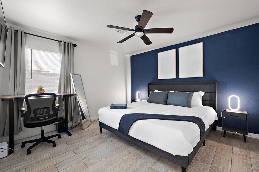 Building Photo - 5233 N 23rd Ave