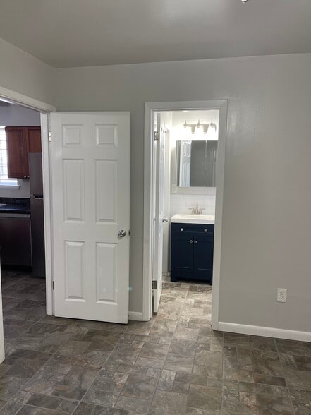 Bedroom looking into bathroom - 2525 Annunciation St