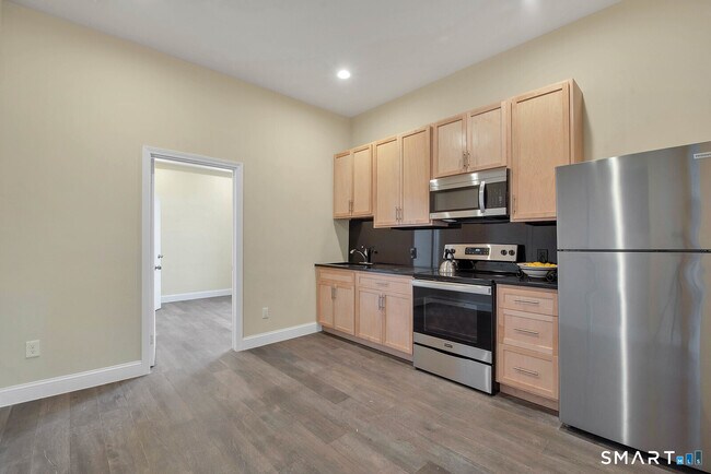 Building Photo - 120 E Main St