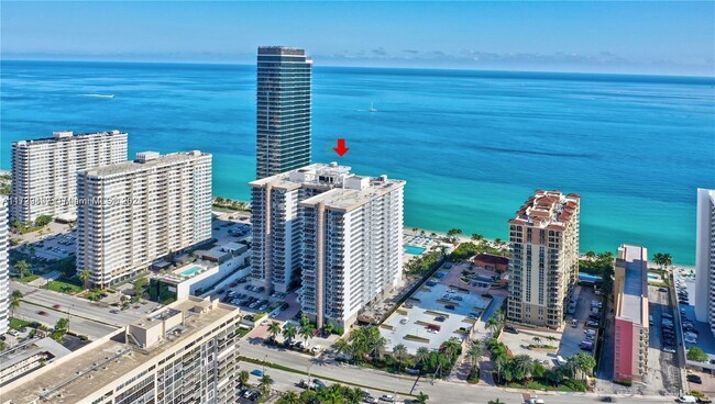 Building Photo - 2030 S Ocean Dr