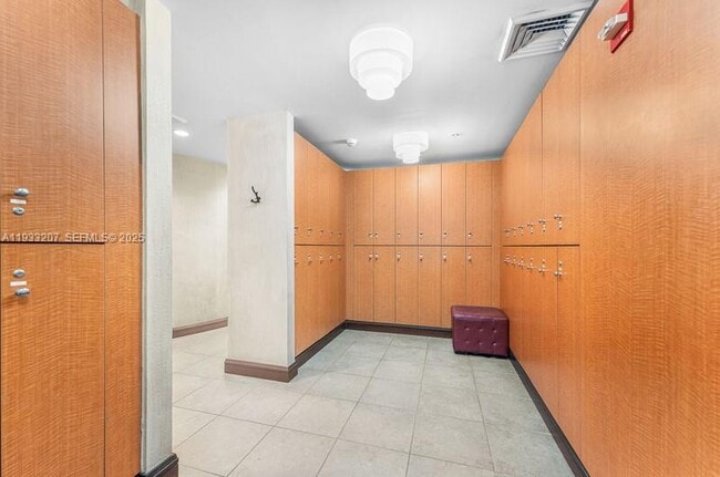 Building Photo - 253 NE 2nd St