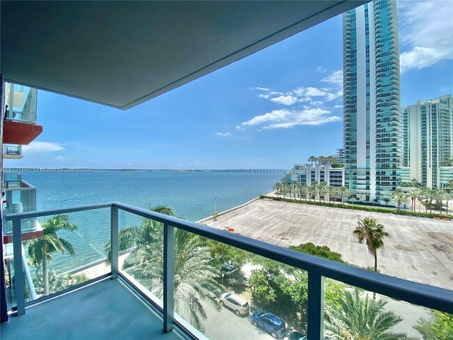 Building Photo - 1155 Brickell Bay Dr