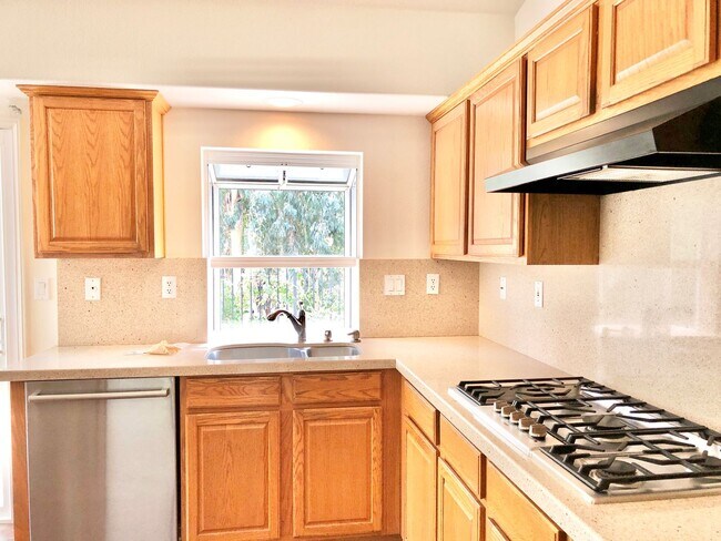 Building Photo - Wonderful Single Story Home, Quiet Neighbo...