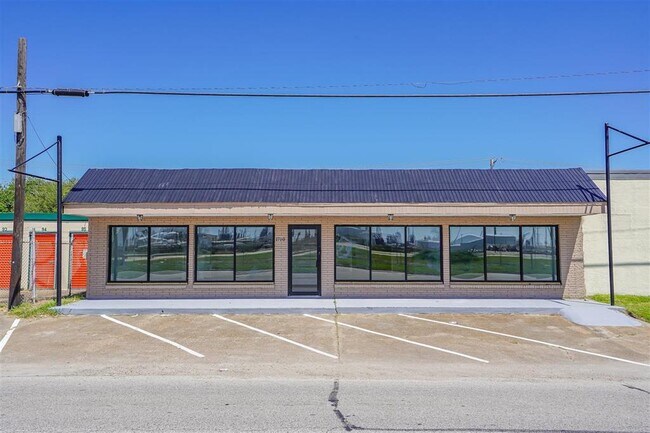 Primary Photo - 1710 Texas Ave
