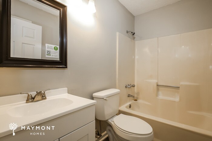 Building Photo - 249 Persimmon Cir