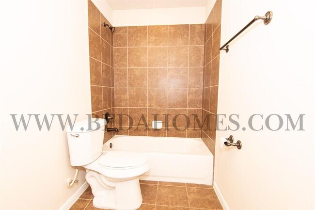 Building Photo - 9134 St Laurent Ln