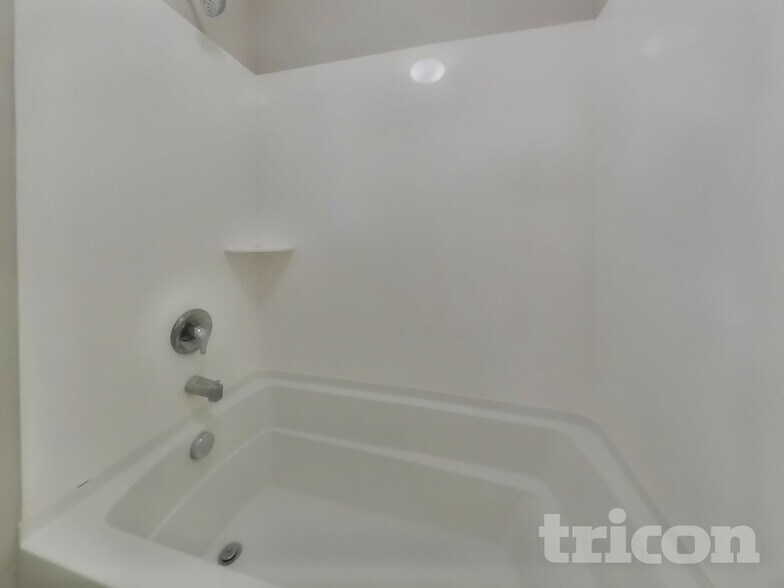 Building Photo - 12546 W Hummingbird Terrace