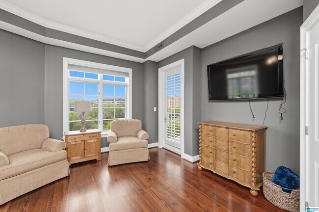 Building Photo - 2600 Highland Ave