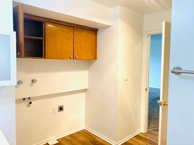 Building Photo - 25250