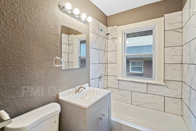 Building Photo - 1312 E 62nd Terrace