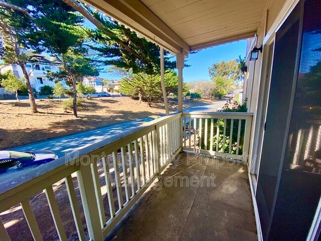 Building Photo - 420 Lighthouse Ave