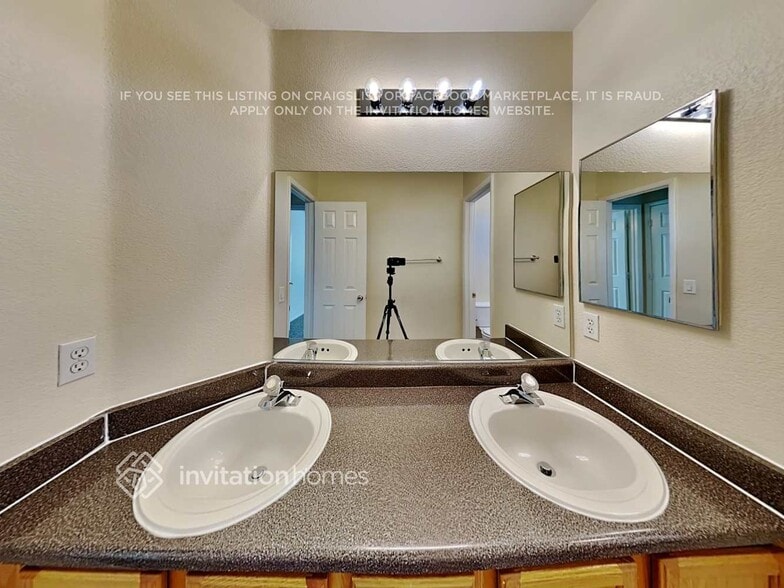Building Photo - 7621 Eminence Ct