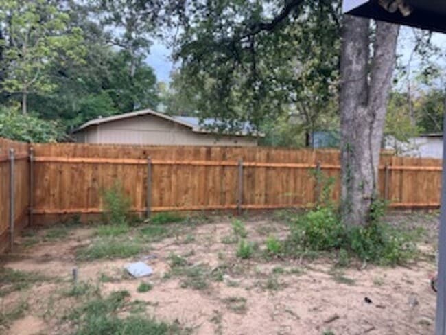 Building Photo - 159 Waurika