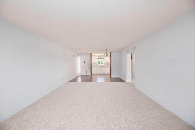 Building Photo - 1212 NE 14th Ct