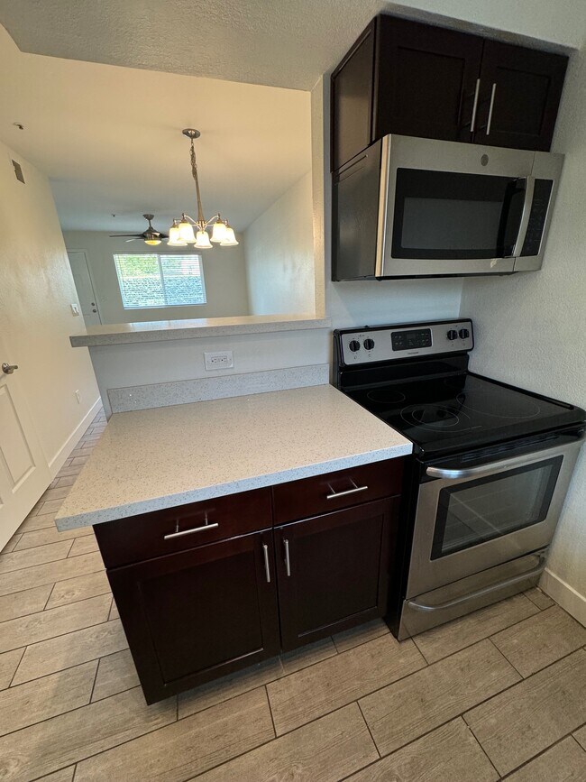 Building Photo - 366 N Delaware St