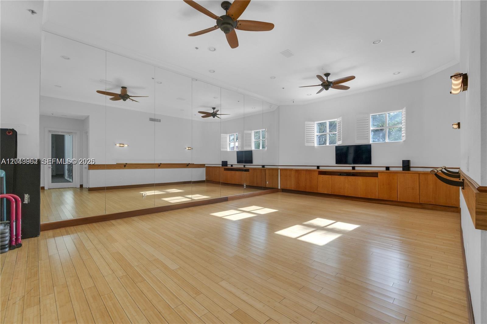 Building Photo - 3235 NE 184th St
