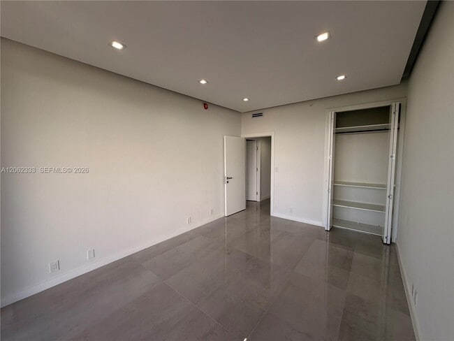 Building Photo - 151 Crandon Blvd