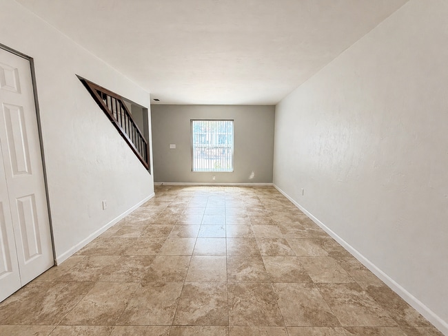 Building Photo - 2BR/1.5BA Townhouse in Mill Run!