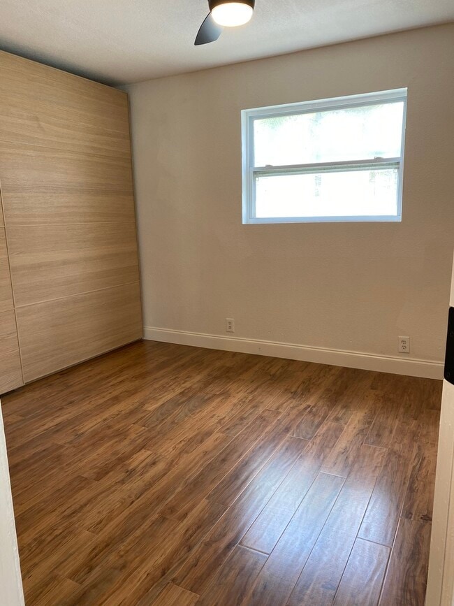 Building Photo - 129 36th Ave NE