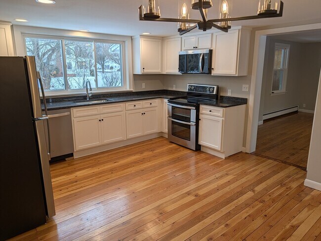 Building Photo - 116 Main St