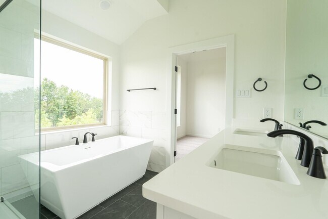 Building Photo - 6522 Bramble Cv Ln