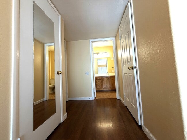 Building Photo - 4955 S Lindell Rd