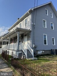 Building Photo - 332 E Broadway