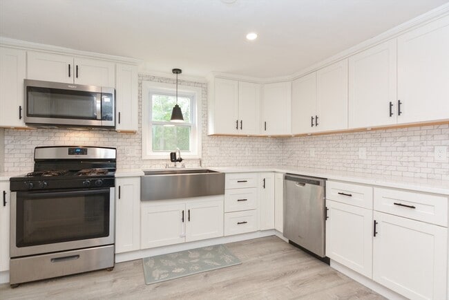 Primary Photo - 8 Roberts Rd