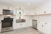 Building Photo - 8 Roberts Rd