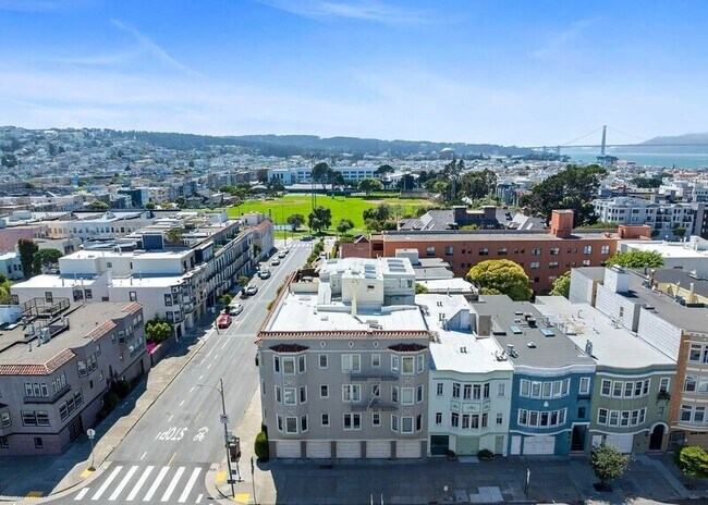 Building Photo - 1500 Francisco St