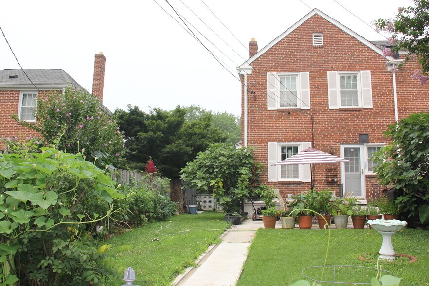 Building Photo - 209 Brandon Rd