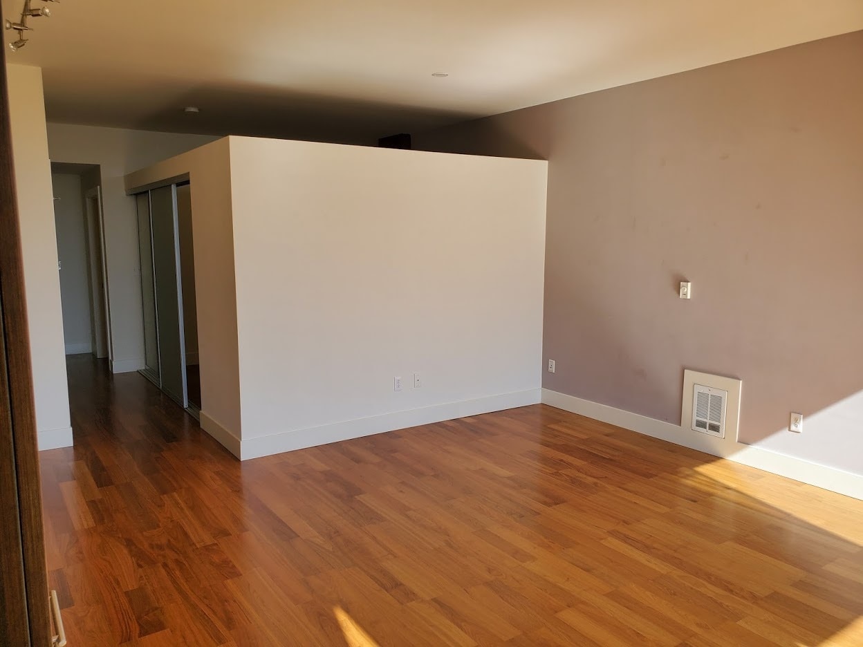 609 Living Area View - 2911 2nd Ave