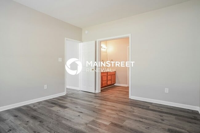 Building Photo - 4 Bedroom Pet-Friendly Home in Durham, NC with Main Street Renewal