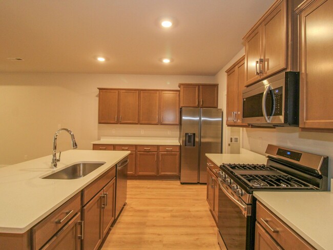 Building Photo - NEW Townhome in excellent location! MOVE I...