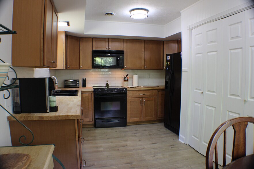 Building Photo - 107 Cori Dr