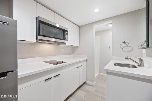 Building Photo - 3025 N 32nd St